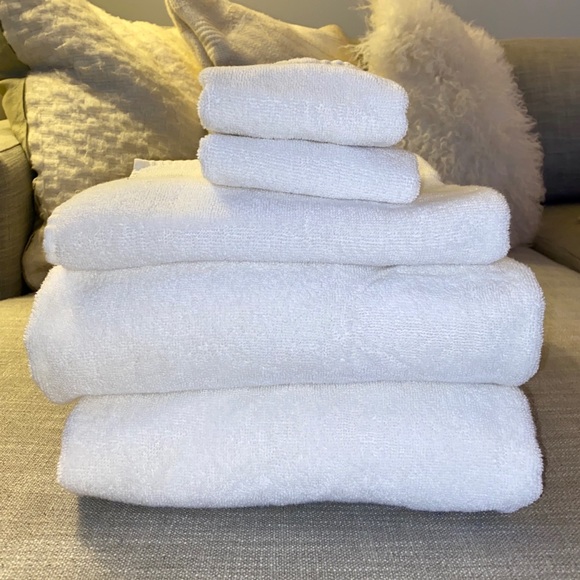 Restoration Hardware Other - Restoration Hardware White 4 Towel Set